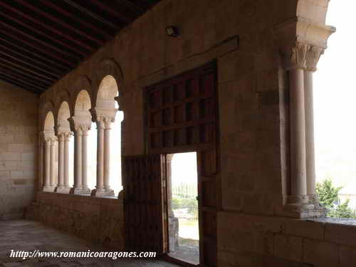 INTERIOR DE LA GALERÍA HACIA EL OESTE